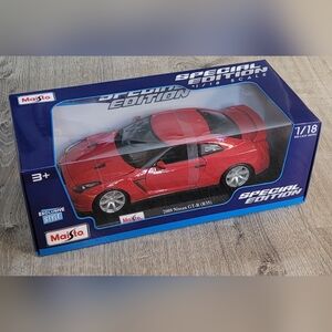 Maisto Special Edition 1:18 Diecast Cars Red 2009Nissan GT-R (R35)